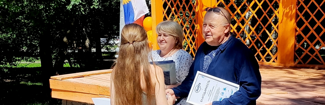 ГК RUSTA наградила выпускников Колледжа экономики, страхового дела и информационных технологий